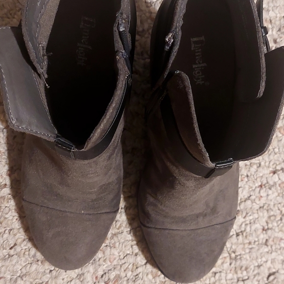 Boots - Picture 4 of 6